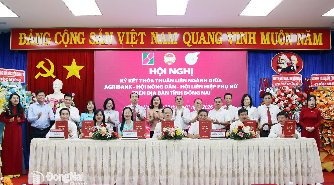 Lãnh đạo Hội Nông dân tỉnh Đồng Nai, Hội Liên hiệp Phụ nữ tỉnh Đồng Nai và 5 chi nhánh Agribank loại I trên địa bàn tỉnh ký kết thỏa thuận hợp tác.