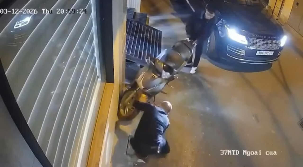 Vụ tài xế Range Rover chọc thủng lốp xe SH: Có dấu hiệu của tội "Hủy hoại tài sản"?