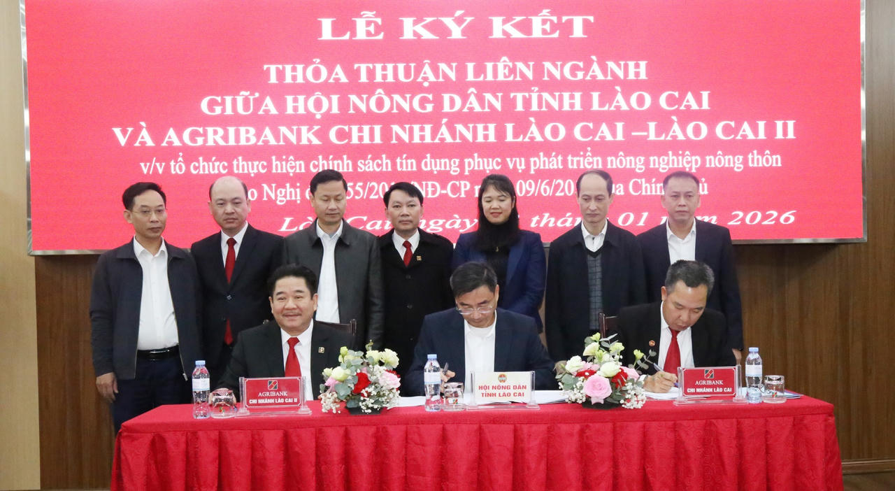 Lãnh đạo Hội Nông dân tỉnh Lào Cai phối hợp với Agribank Chi nhánh Lào Cai và Agribank Chi nhánh Lào Cai II ký kết liên ngành giai đoạn 2026 -2030.