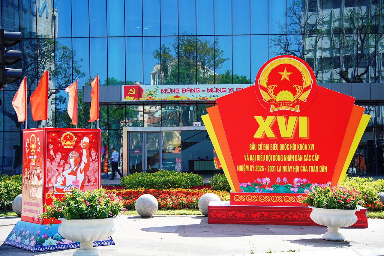 Rực rỡ cờ hoa tại nhiều tỉnh miền Trung hướng tới ngày bầu cử