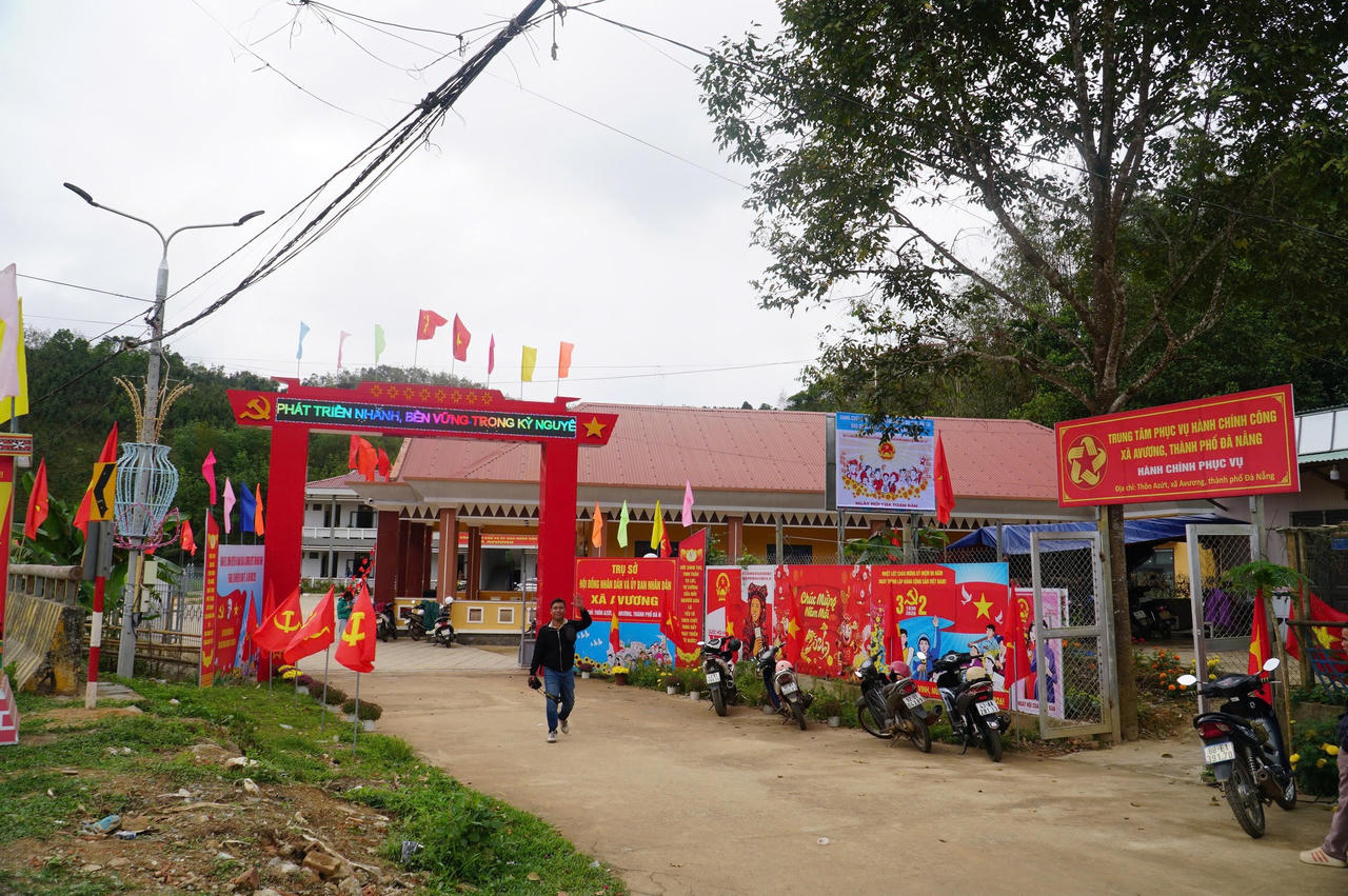 Rực rỡ cờ hoa tại nhiều tỉnh miền Trung hướng tới ngày bầu cử