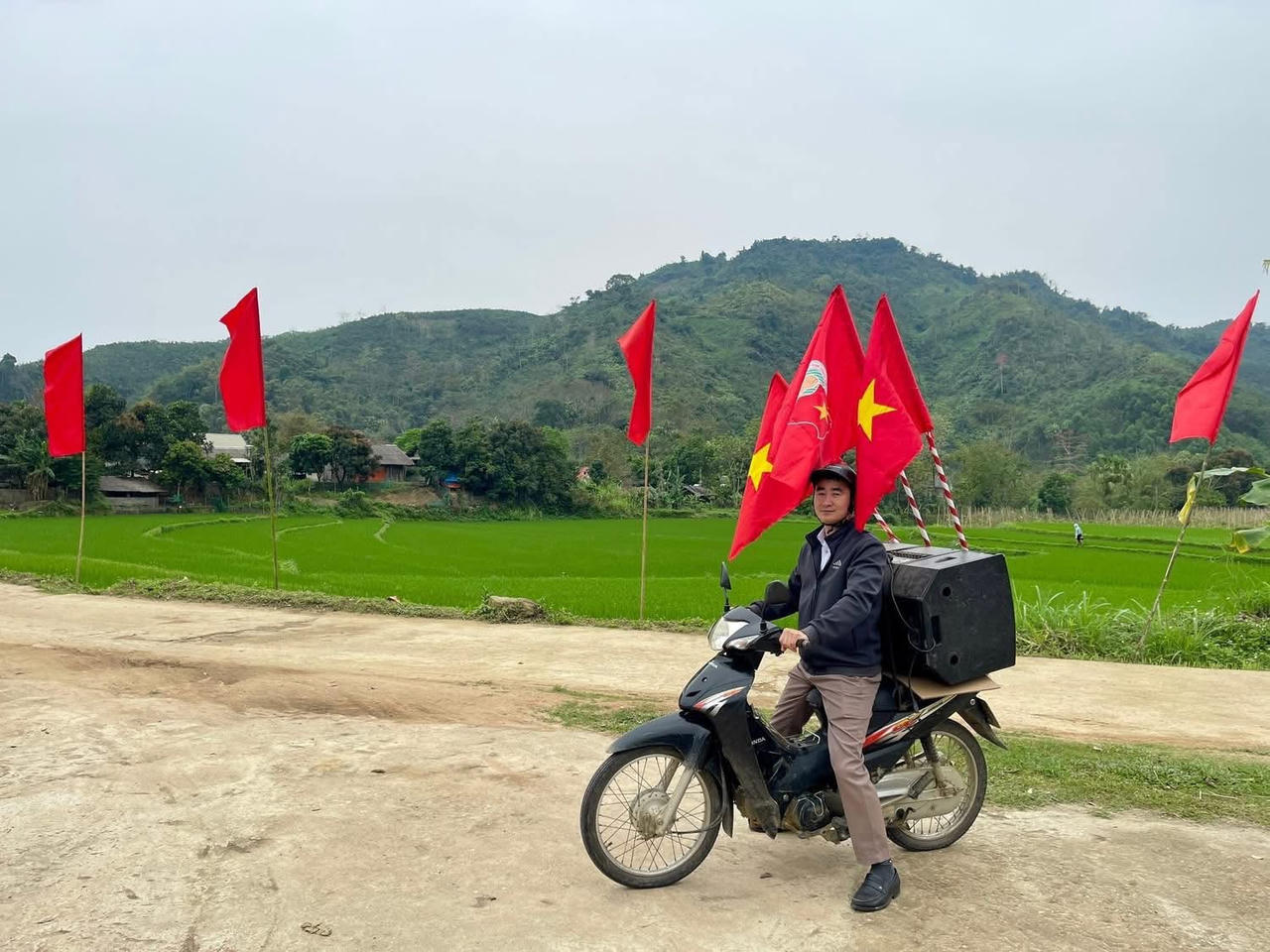 Tuyên Quang rực rỡ cờ hoa, không khí ngày hội bầu cử lan toả rộng khắp 
