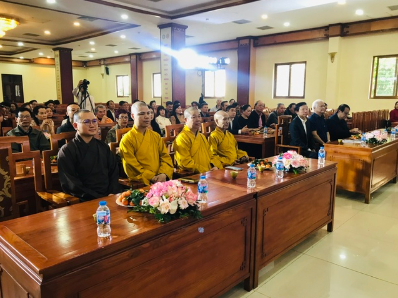 Chư tôn đức, các nhà nghiên cứu, nghệ sĩ và đại biểu quan tâm đến văn hóa Phật giáo tham dự (ảnh Ban tổ chức).