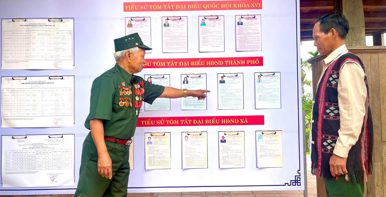 Phát huy vai trò của già làng, trưởng bản trong công tác bầu cử ở vùng cao Huế 