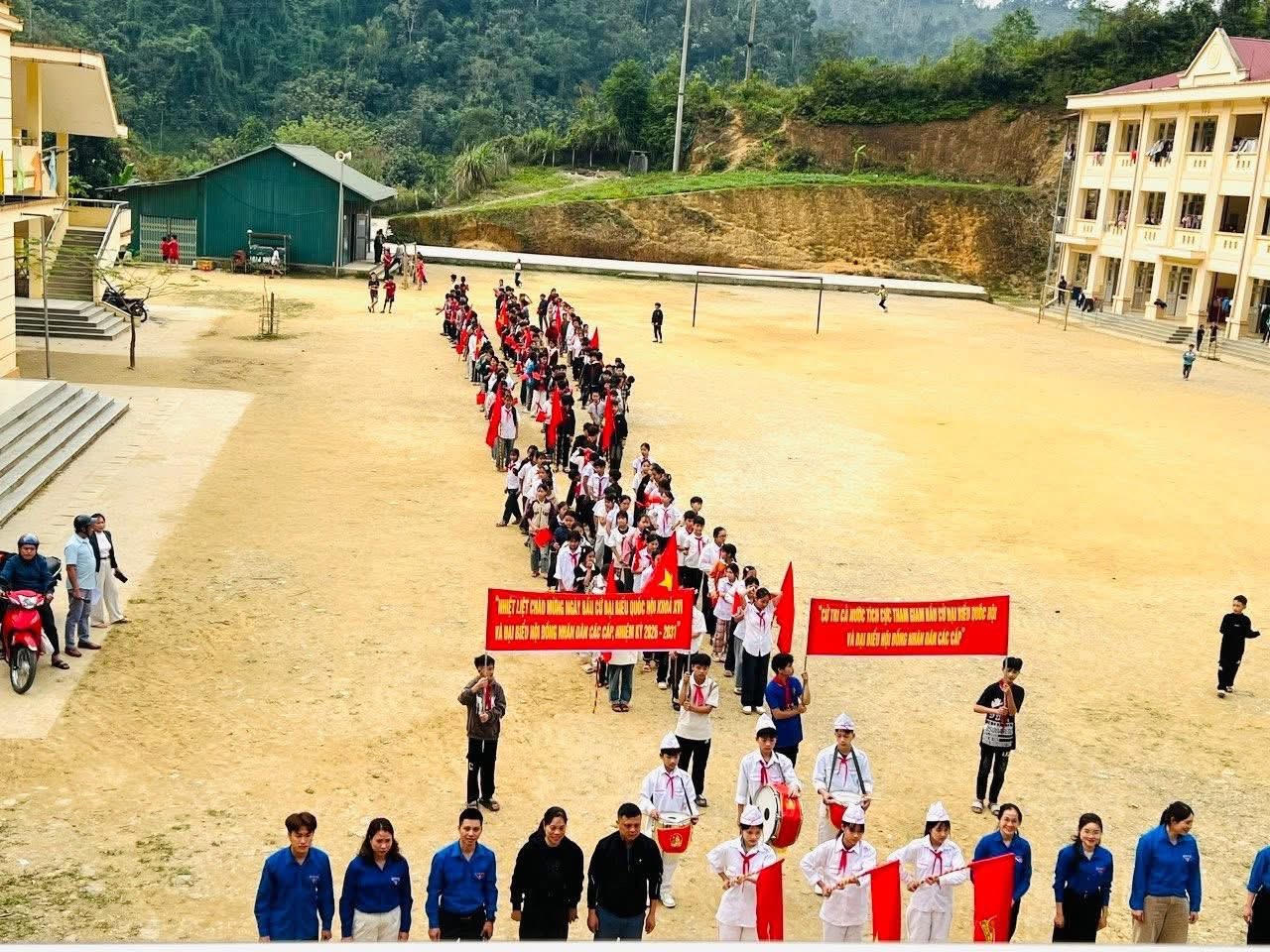 Tuyên Quang rực rỡ cờ hoa, không khí ngày hội bầu cử lan toả rộng khắp 
