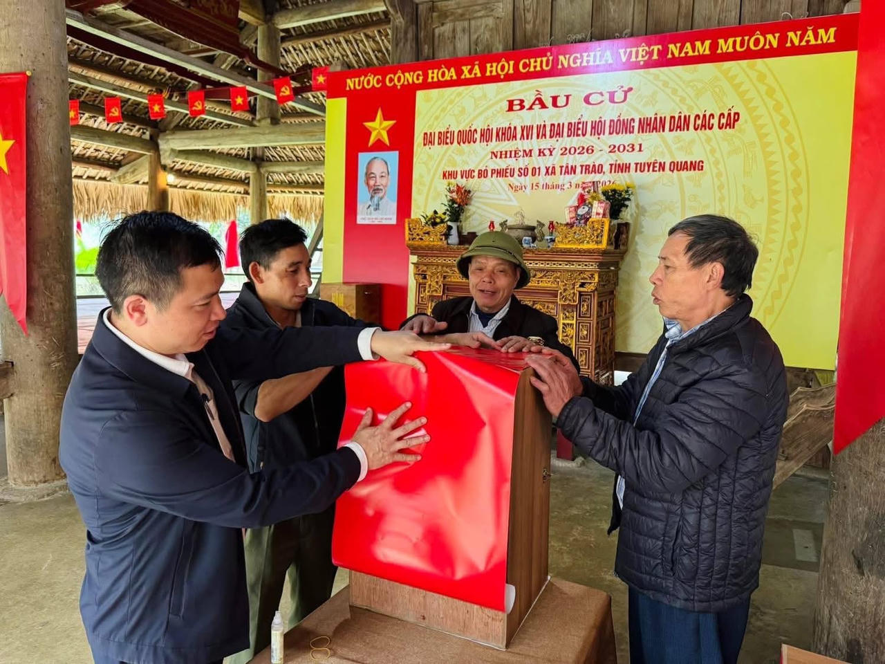 Tuyên Quang rực rỡ cờ hoa, không khí ngày hội bầu cử lan toả rộng khắp 
