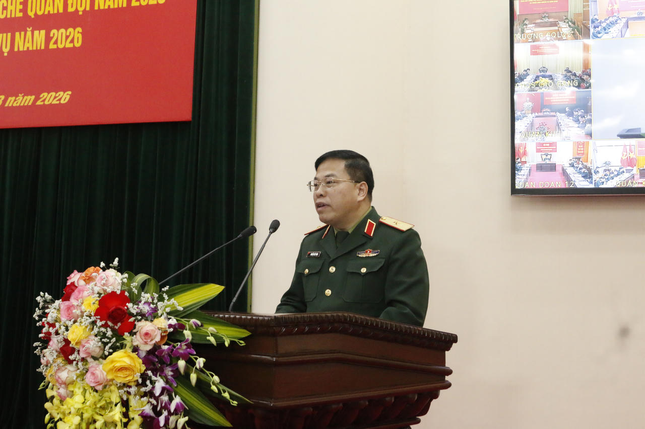 Thiếu tướng Nguyễn Việt Dũng, Cục trưởng Cục Pháp chế, Bộ Quốc phòng phát biểu tại hội nghị.