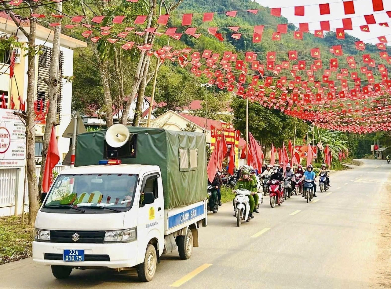 Tuyên Quang rực rỡ cờ hoa, không khí ngày hội bầu cử lan toả rộng khắp 
