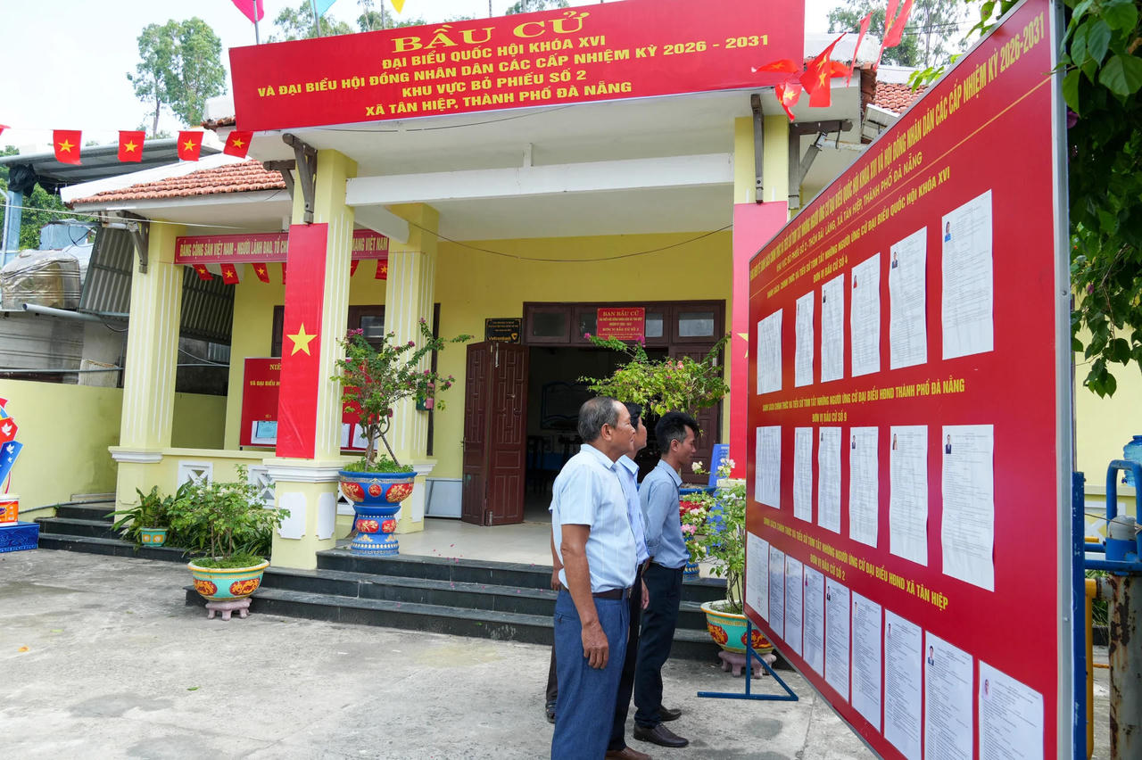 Rực rỡ cờ hoa tại nhiều tỉnh miền Trung hướng tới ngày bầu cử