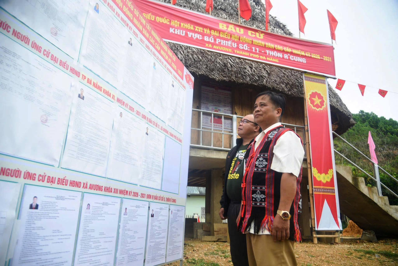 Rực rỡ cờ hoa tại nhiều tỉnh miền Trung hướng tới ngày bầu cử