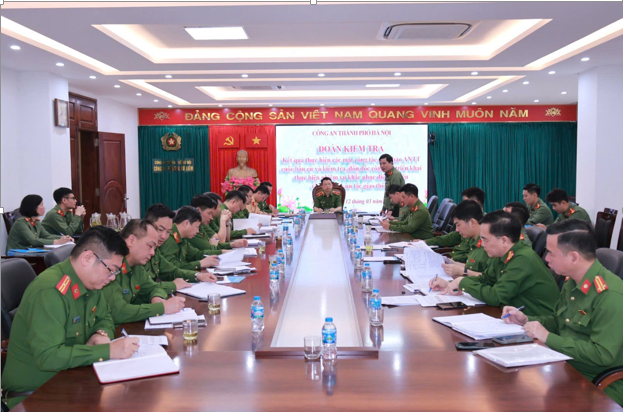 Toàn cảnh buổi làm việc.