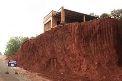 Công an tỉnh Đồng Nai yêu cầu cung cấp hồ sơ thi công dự án ĐT.753 sau vụ 8 nhà dân chênh vênh bên mép vực