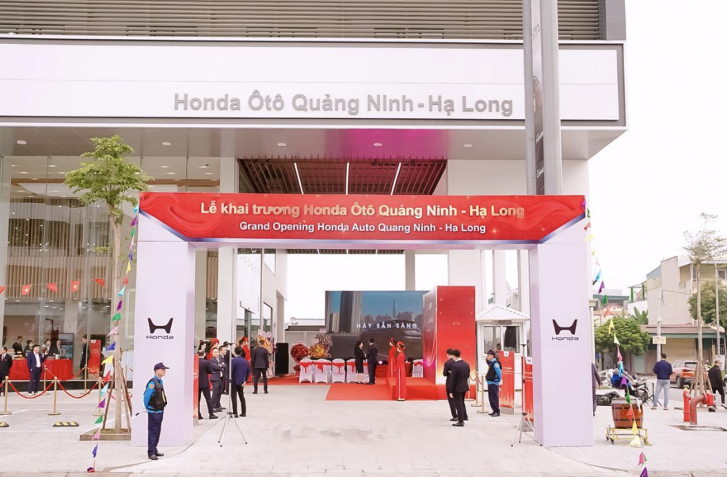 Honda Ôtô Quảng Ninh – Hạ Long được xây dựng với tổng diện tích xây dựng trên 5000 m2 sở hữu thiết kế khang trang, hiện đại.
