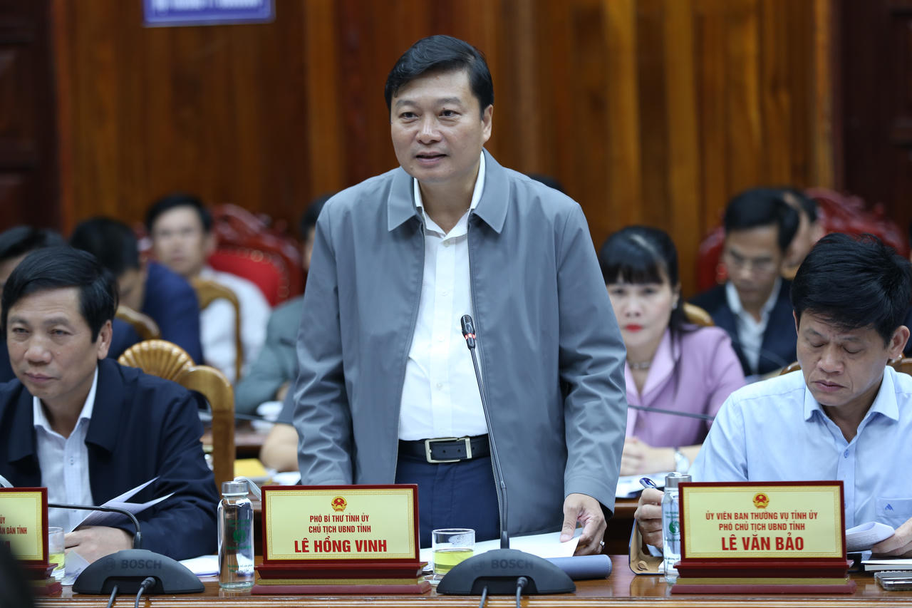 Chủ tịch UBND tỉnh Quảng Trị Lê Hồng Vinh phát biểu tại buổi làm việc. (Ảnh: T&T Group)