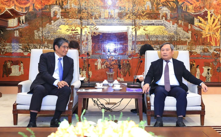 Chủ tịch UBND TP Hà Nội Vũ Đại Thắng tiếp Đại sứ đặc mệnh toàn quyền Nhật Bản tại Việt Nam Ito Naoki.