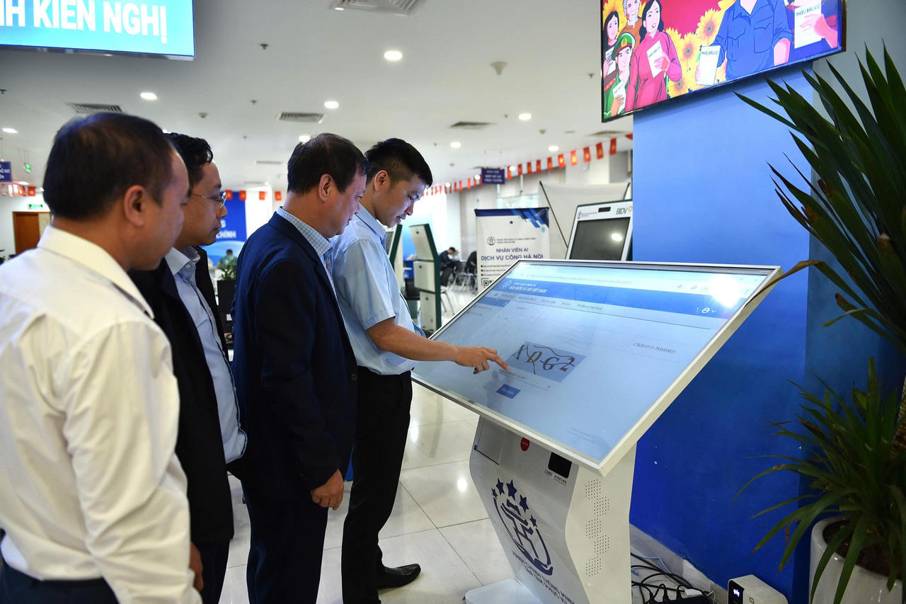 Hà Nội triển khai 10 thủ tục BHXH, BHYT trực tuyến toàn trình