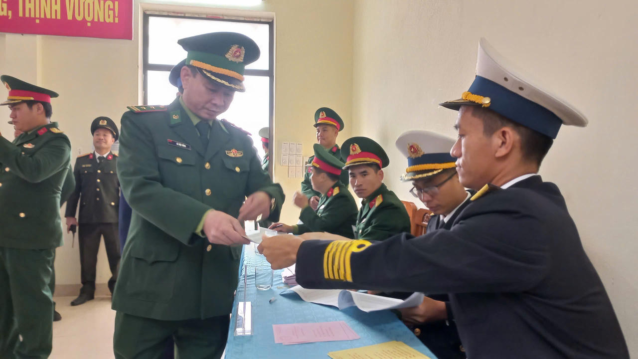 Nô nức không khí bầu cử sớm trên đảo tiền tiêu Bạch Long Vĩ