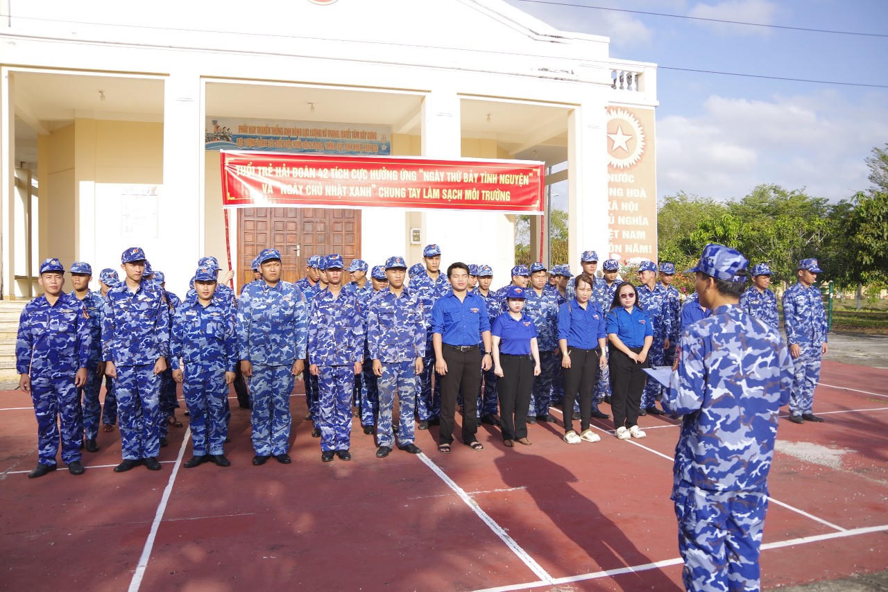 Đoàn cơ sở Hải đoàn 42, Bộ Tư lệnh Vùng Cảnh sát biển 4 đã tổ chức sôi nổi các hoạt động “Ngày thứ bảy tình nguyện” và “Ngày chủ nhật xanh”.