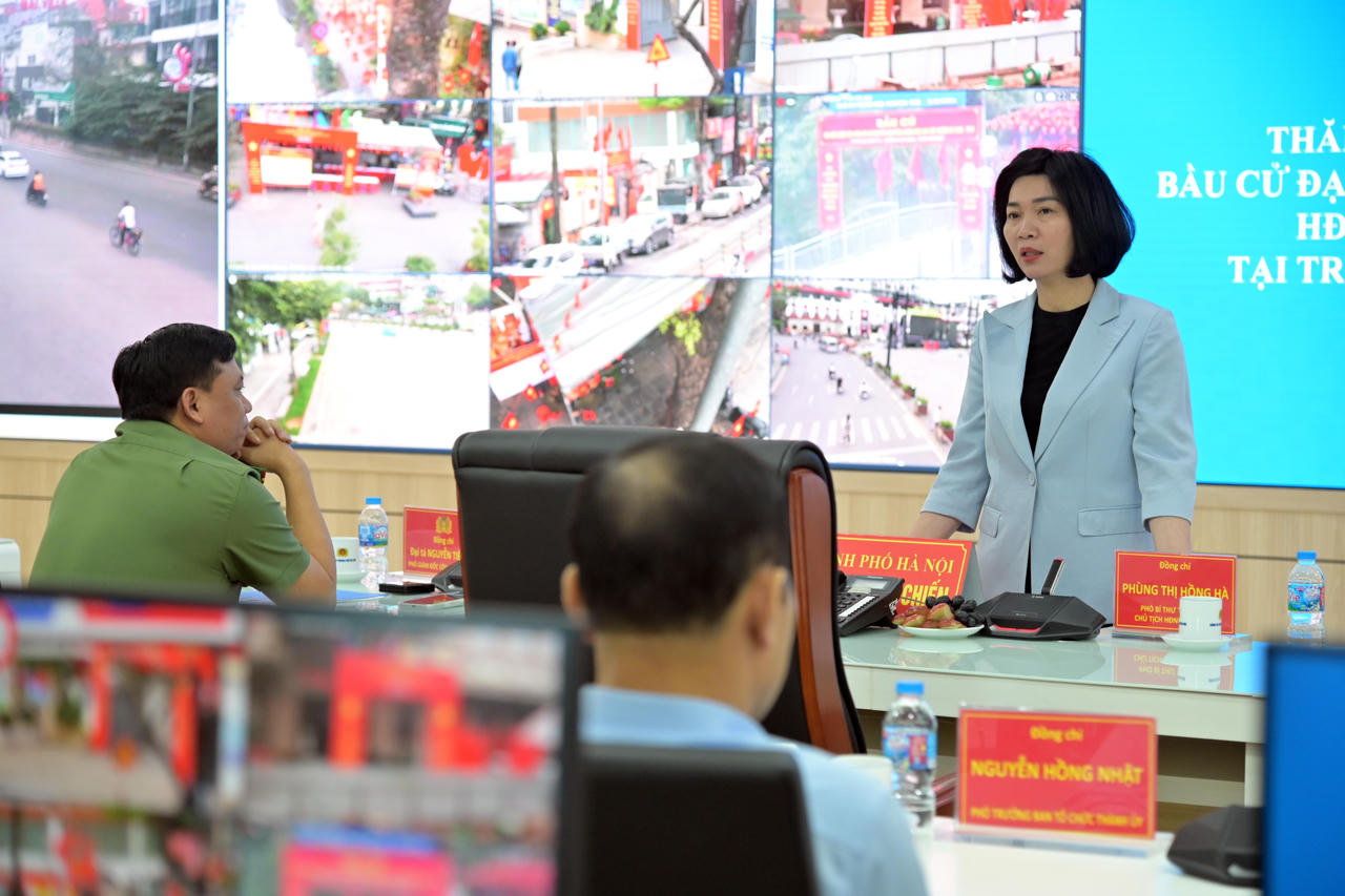 Hà Nội: Chủ tịch Ủy ban bầu cử TP thăm, động viên các lực lượng ứng trực phục vụ bầu cử