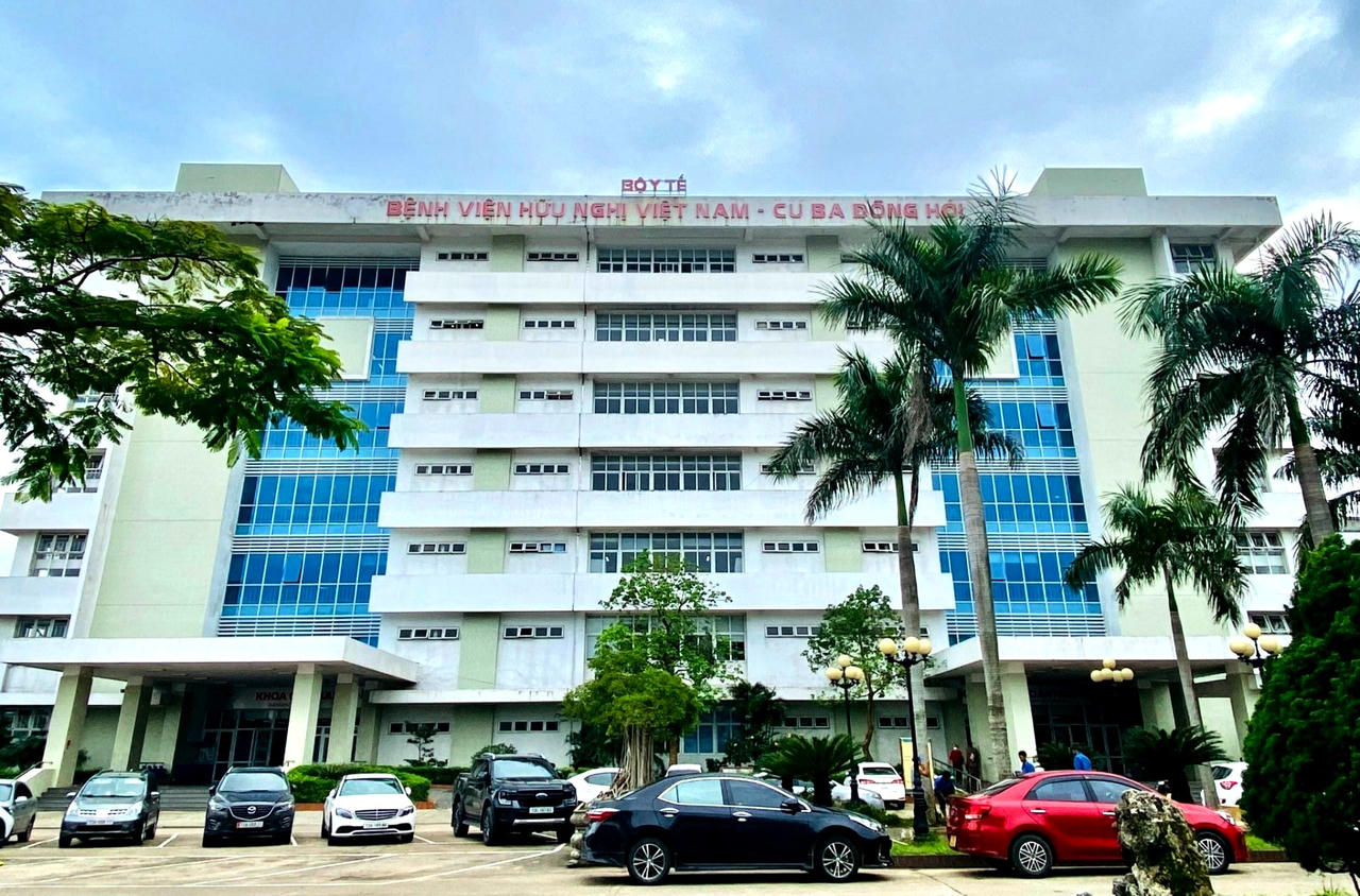 Bệnh viện Hữu nghị Việt Nam - Ba Ba Đồng Hới đang tổ chức tháng khám và tư vấn chăm sóc sức khỏe răng miệng miễn phí cho người dân.