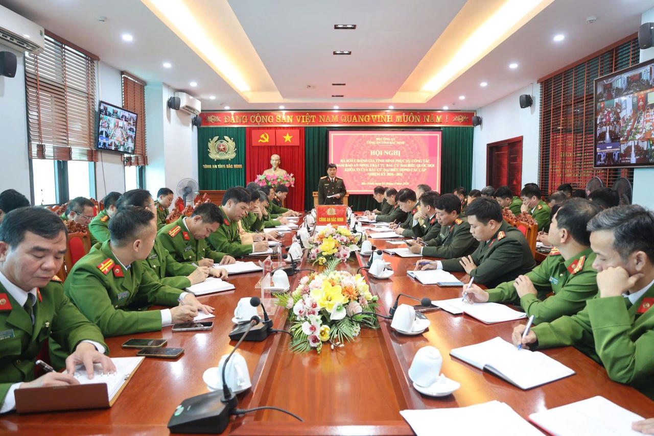 Đại tá Bùi Chiến Thắng, Phó Giám đốc Công an tỉnh chỉ đạo tại Hội nghị rà soát công tác bảo đảm ANTT phục vụ bầu cử.