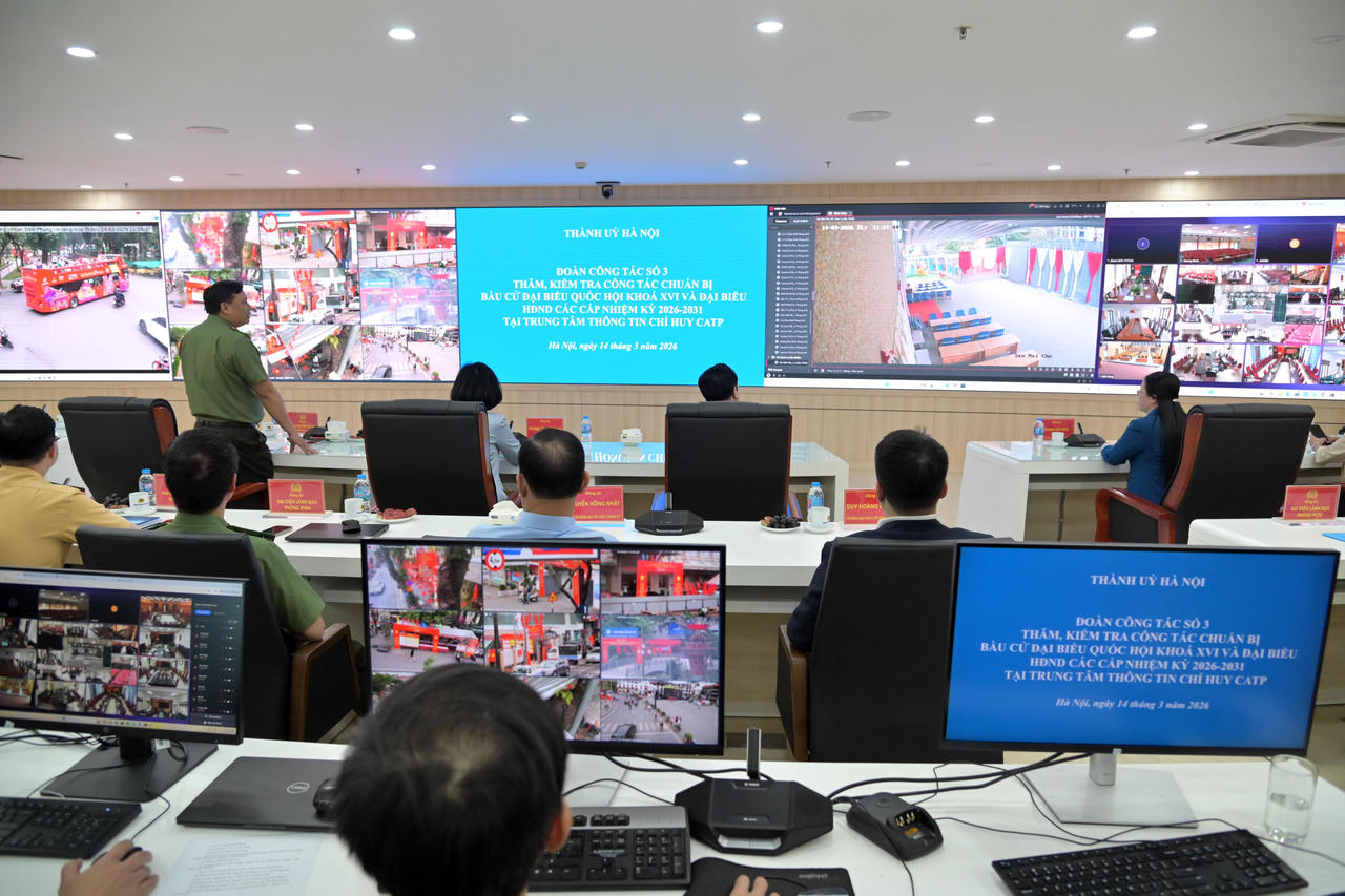  Chủ tịch Ủy ban bầu cử TP Hà Nội thăm, làm việc tại Trung tâm chỉ huy Công an TP.