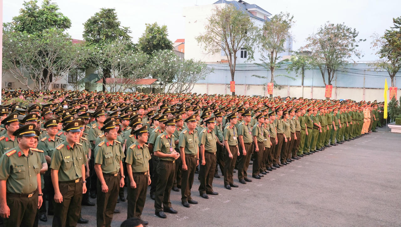 Cán bộ, chiến sĩ lực lượng vũ trang TP Cần Thơ tham gia bầu cử sớm