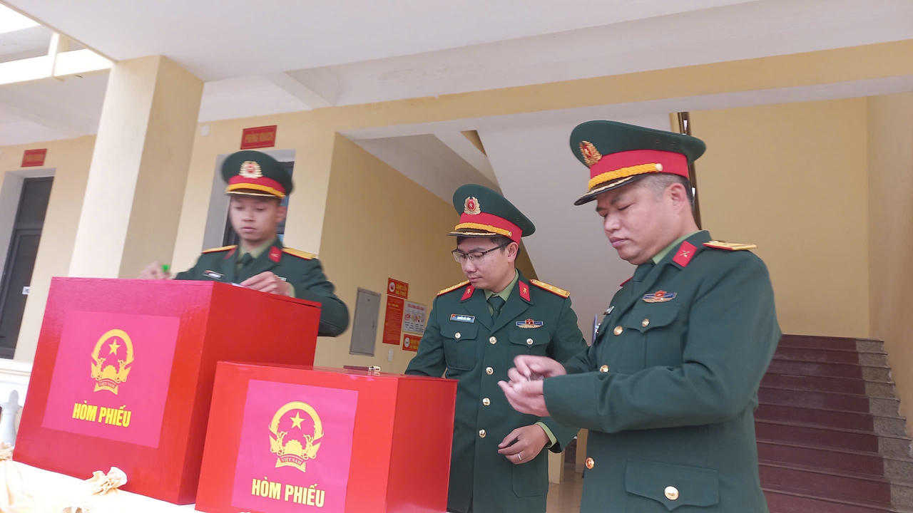 Nô nức không khí bầu cử sớm trên đảo tiền tiêu Bạch Long Vĩ