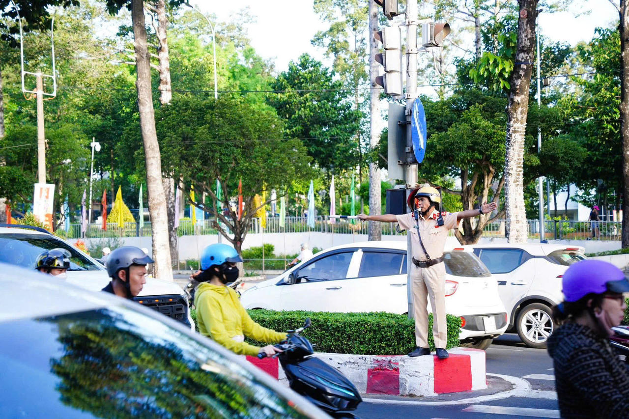 CSGT Đồng Nai tăng cường tuần tra, điều tiết giao thông tại các nút giao trọng điểm trên địa bàn.