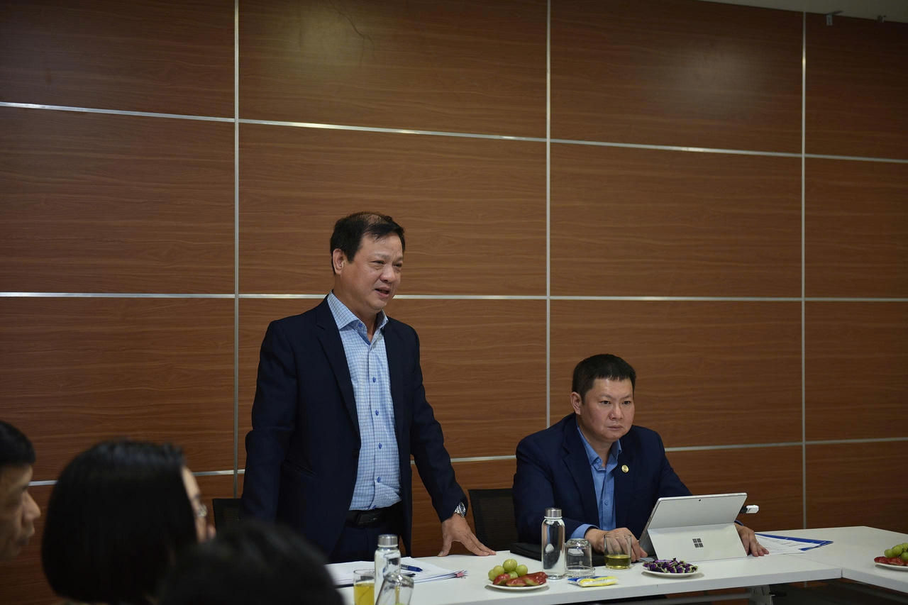 Ông Nguyễn Công Định - Phó Giám đốc BHXH TP Hà Nội phát biểu tại cuộc họp.