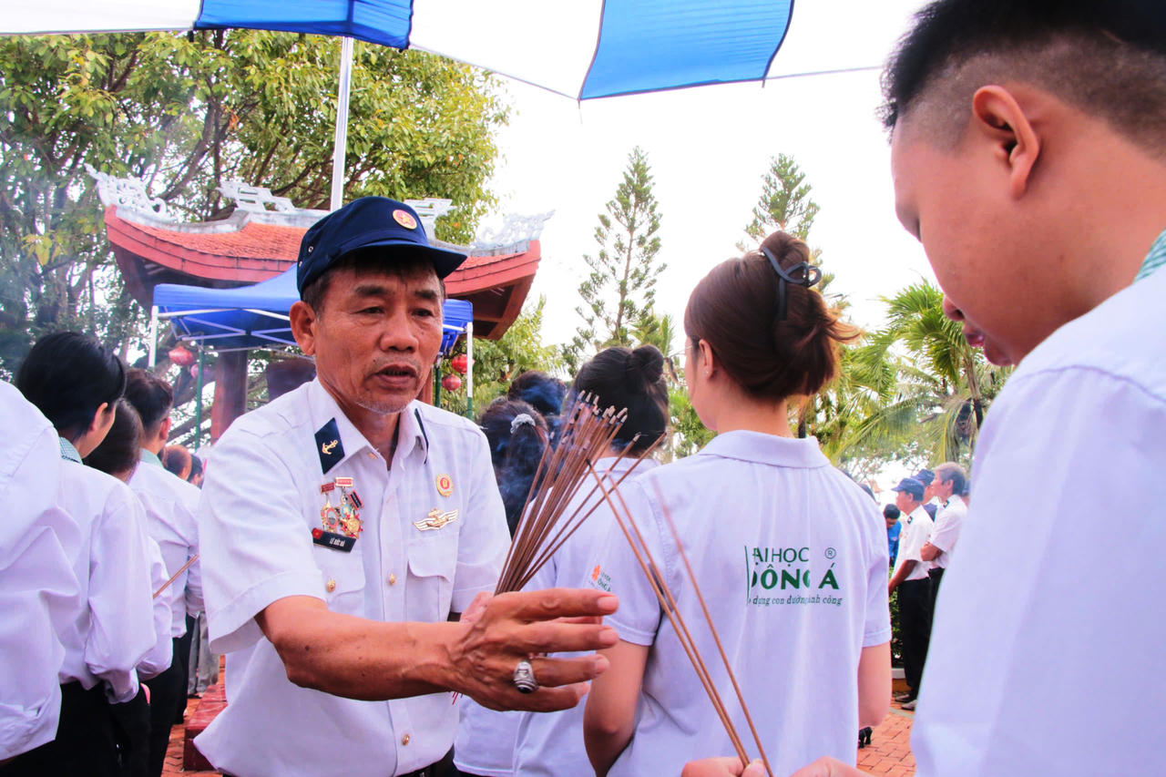 Tưởng niệm 38 năm ngày các chiến sĩ Hải quân hy sinh tại Gạc Ma