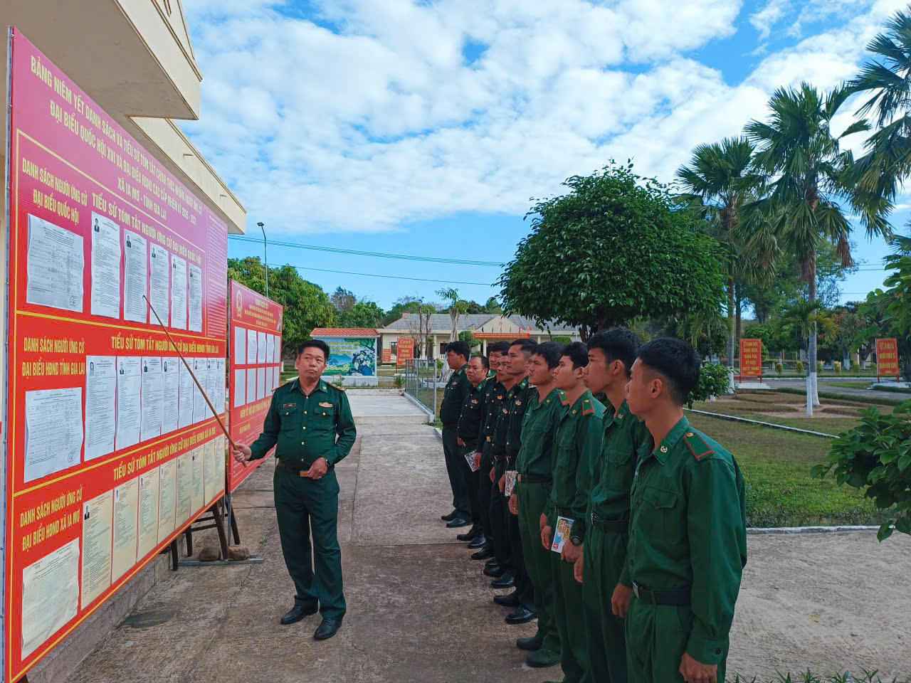 Theo bước chân lính Biên phòng Gia Lai đưa “Ngày hội non sông” đến với Nhân dân