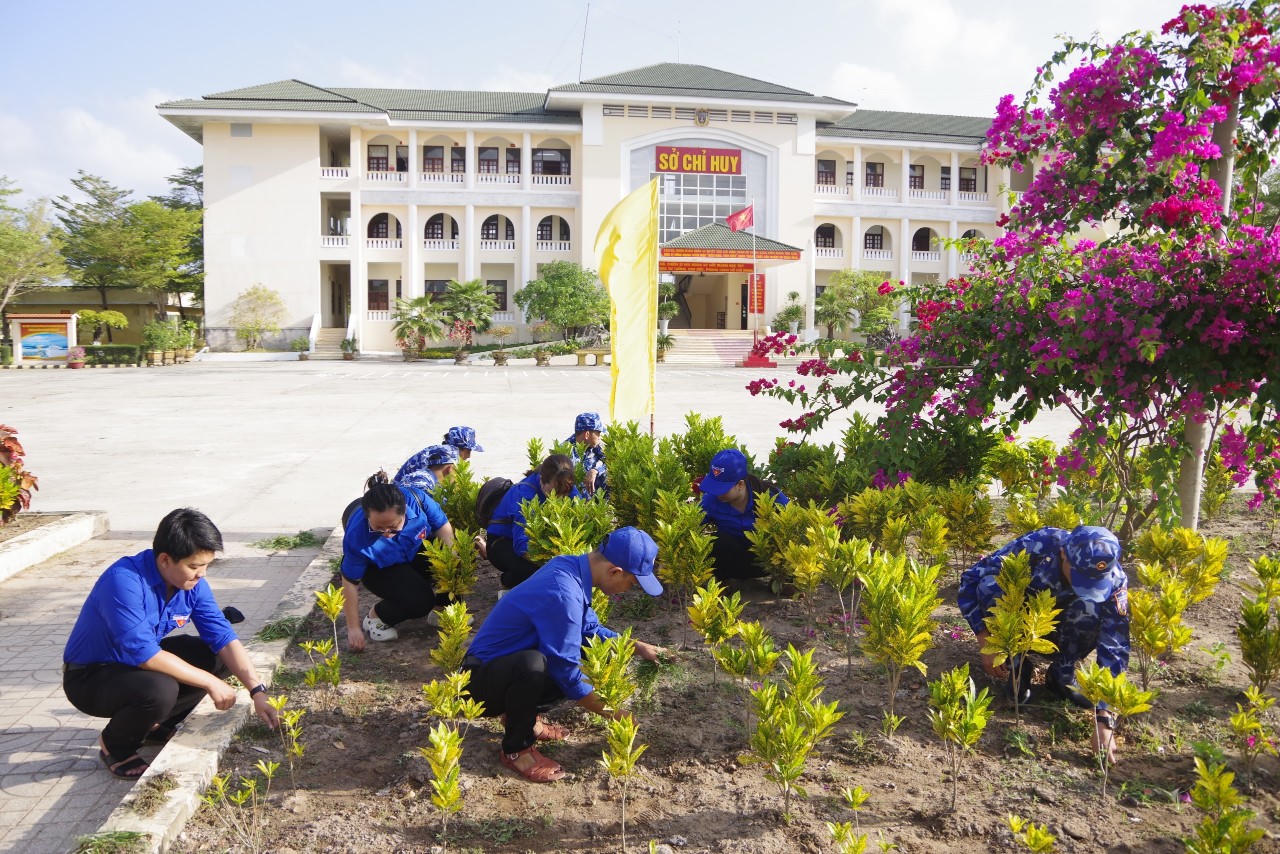 Hải Đoàn 42 thực hiện có hiệu quả ngày thứ bảy tình nguyện - ngày chủ nhật xanh