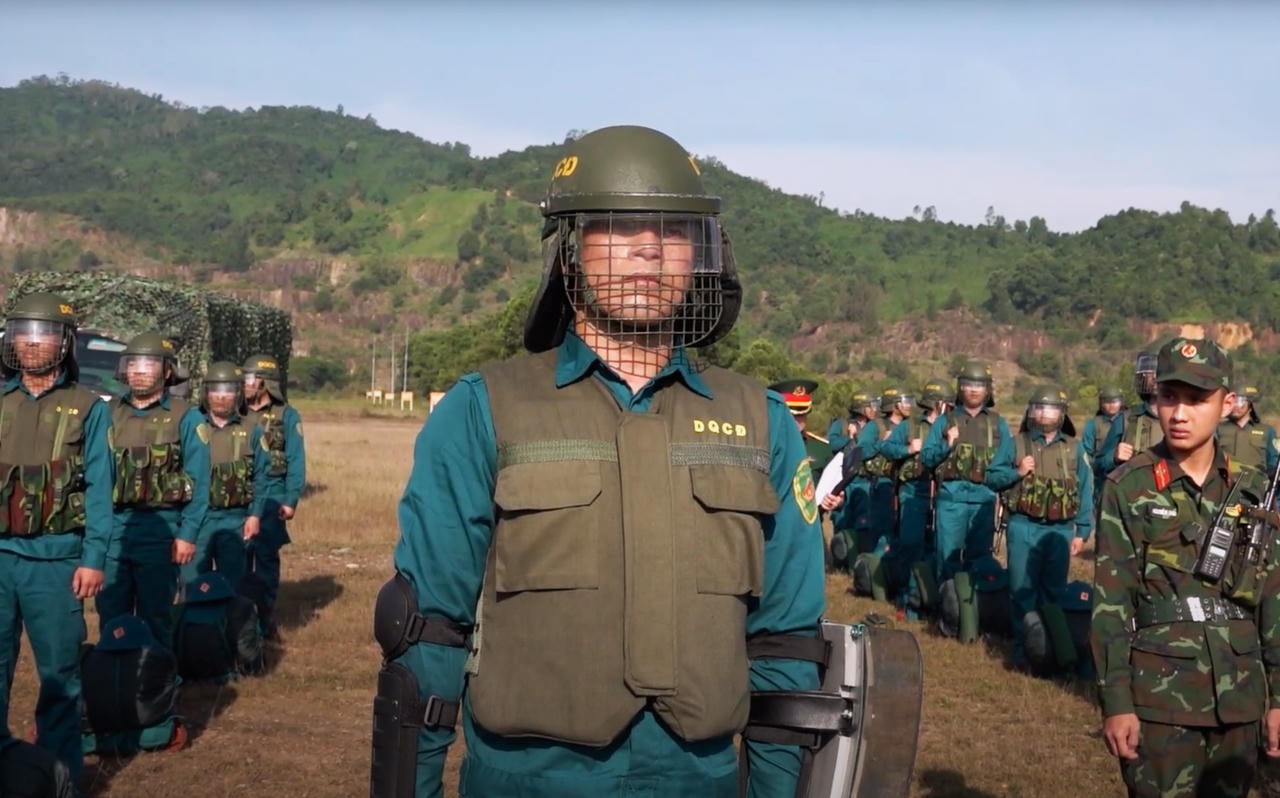 Lực lượng dân quân QK5 được huy động bảo vệ cao điểm bầu cử.