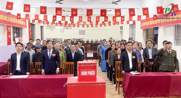 Lãnh đạo thường trực ĐU-HĐND-UBND, UB MTTQ xã Kiều Phú dự Lễ khai mạc bầu cử tại các điểm bỏ phiếu trên địa bàn