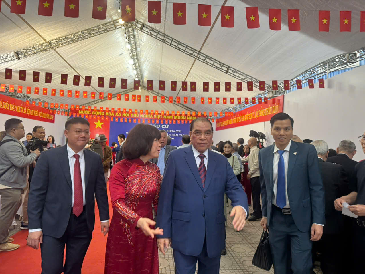 Các nguyên lãnh đạo Đảng, Nhà nước bỏ phiếu bầu cử