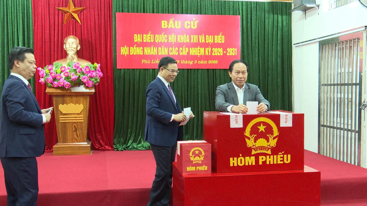 Không khí ngày hội non sông tại các điểm bầu cử ở Hải Phòng