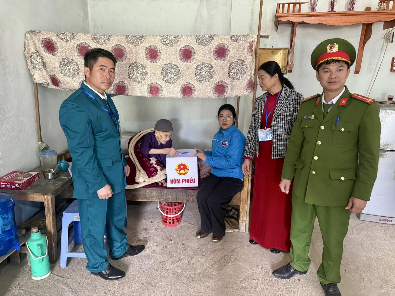 Lá phiếu của những cử tri "đặc biệt" tại Cao Bằng