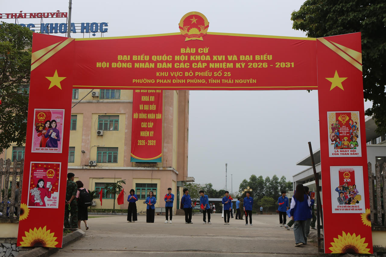 Tại khu vực bỏ phiếu số 25 có hơn 2.400 cử tri là sinh viên của Trường Đại học Khoa học, Đại học Thái Nguyên.