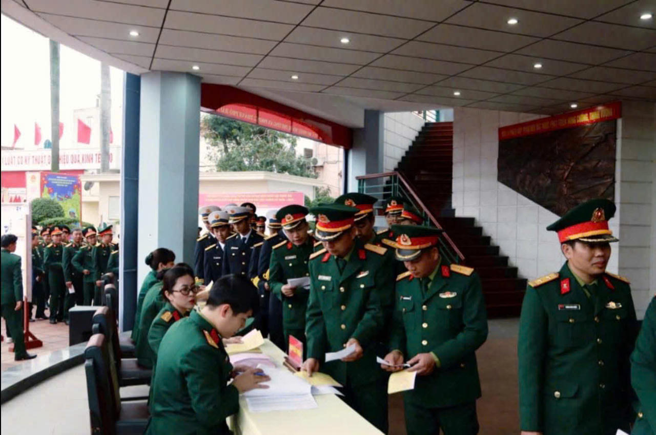 Không khí ngày hội non sông tại các điểm bầu cử ở Hải Phòng