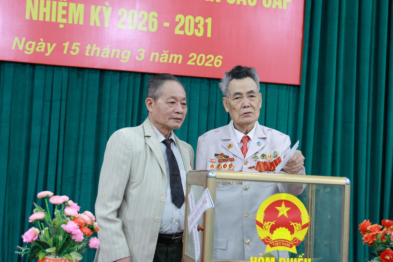 Cử tri Lào Cai hăng hái tham gia bầu cử