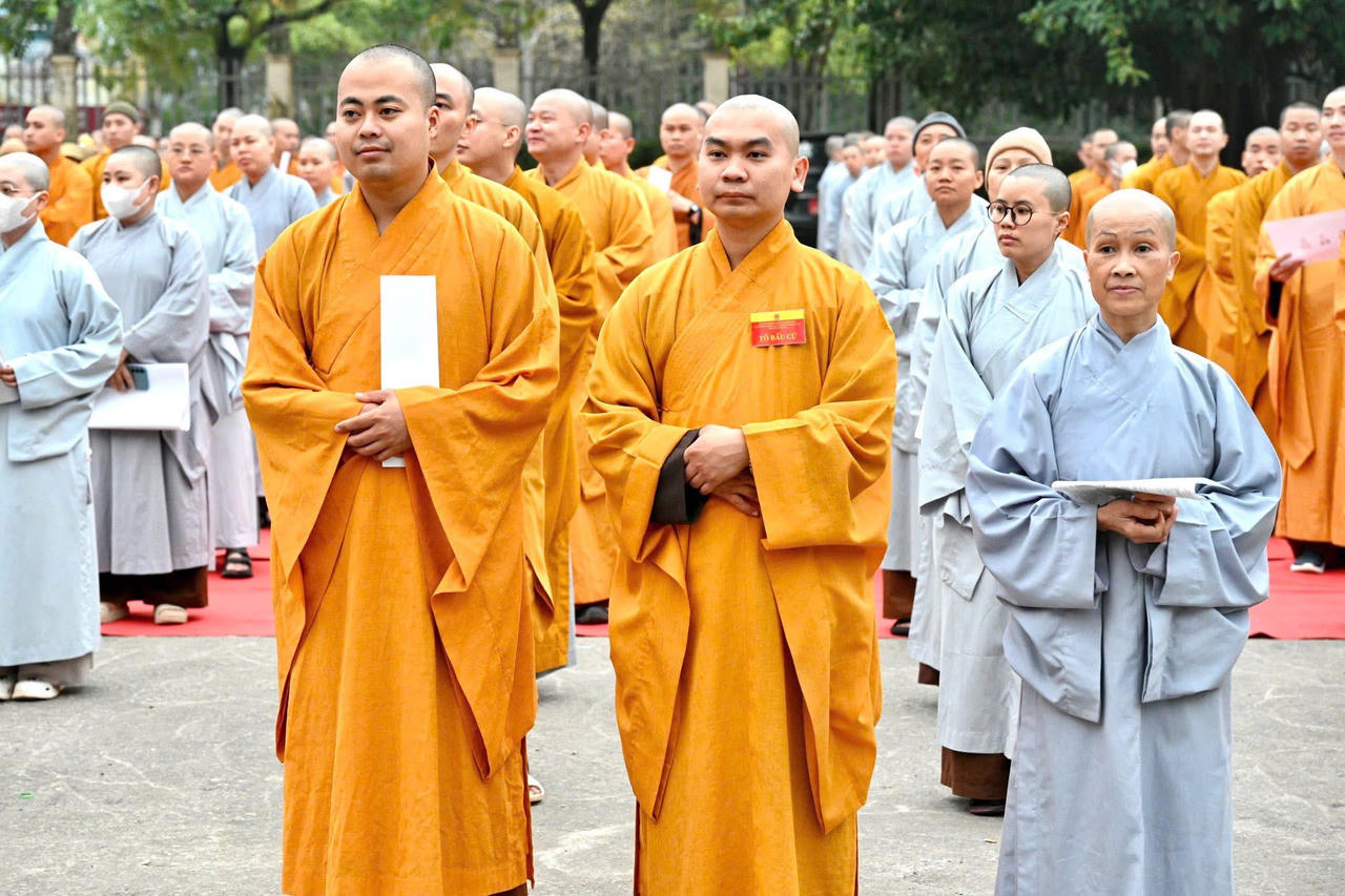 Chư tăng, phật tử tích cực tham gia ngày hội bầu cử