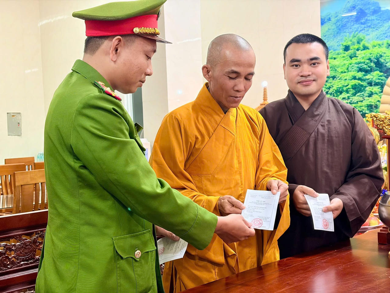 Chư tăng, phật tử tích cực tham gia ngày hội bầu cử