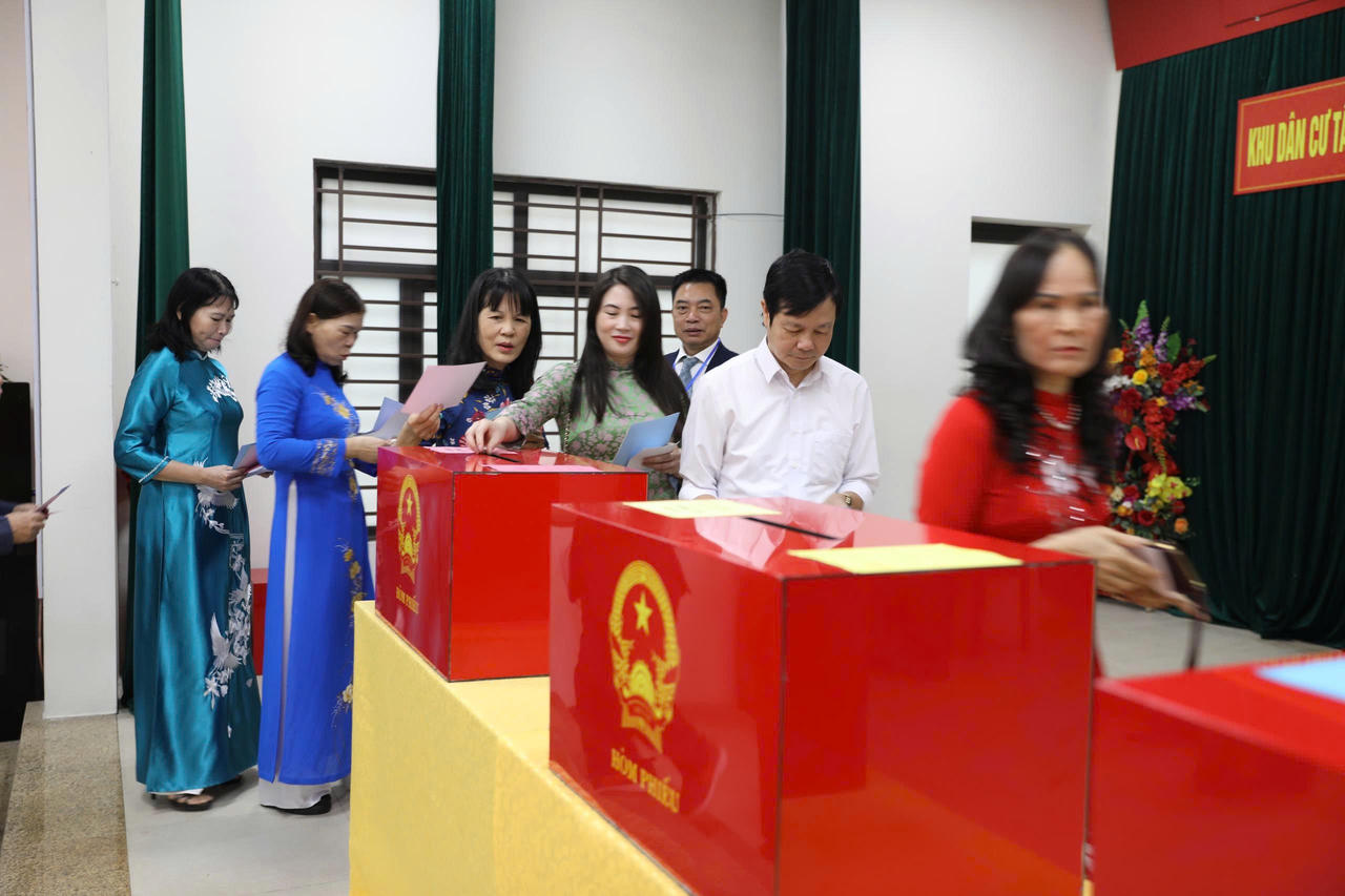 Cử tri Phú Thọ nô nức đi bầu cử đại biểu Quốc hội khóa XVI và đại biểu HĐND các cấp. (Ảnh: Ngọc Phúc)