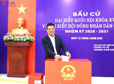 Viện trưởng VKSND Tối cao Nguyễn Huy Tiến dự khai mạc và bỏ phiếu bầu cử tại Tổ bầu cử số 25, phường Tây Hồ, Hà Nội