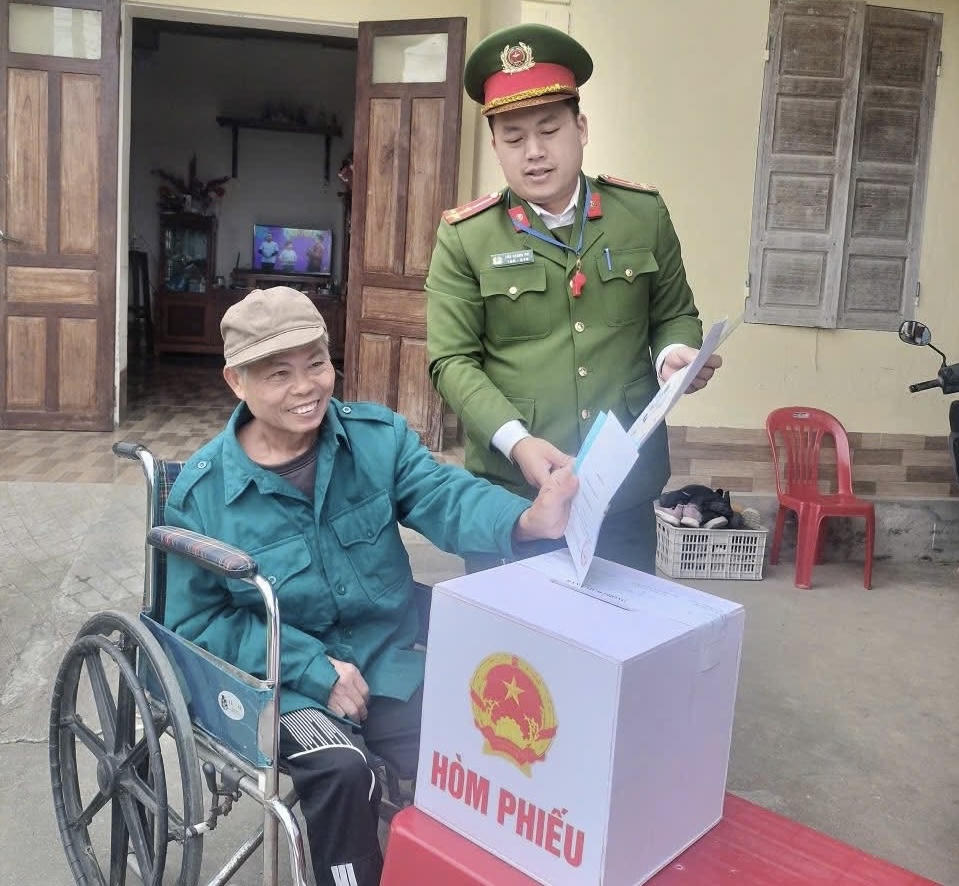 Lá phiếu của những cử tri "đặc biệt" tại Cao Bằng