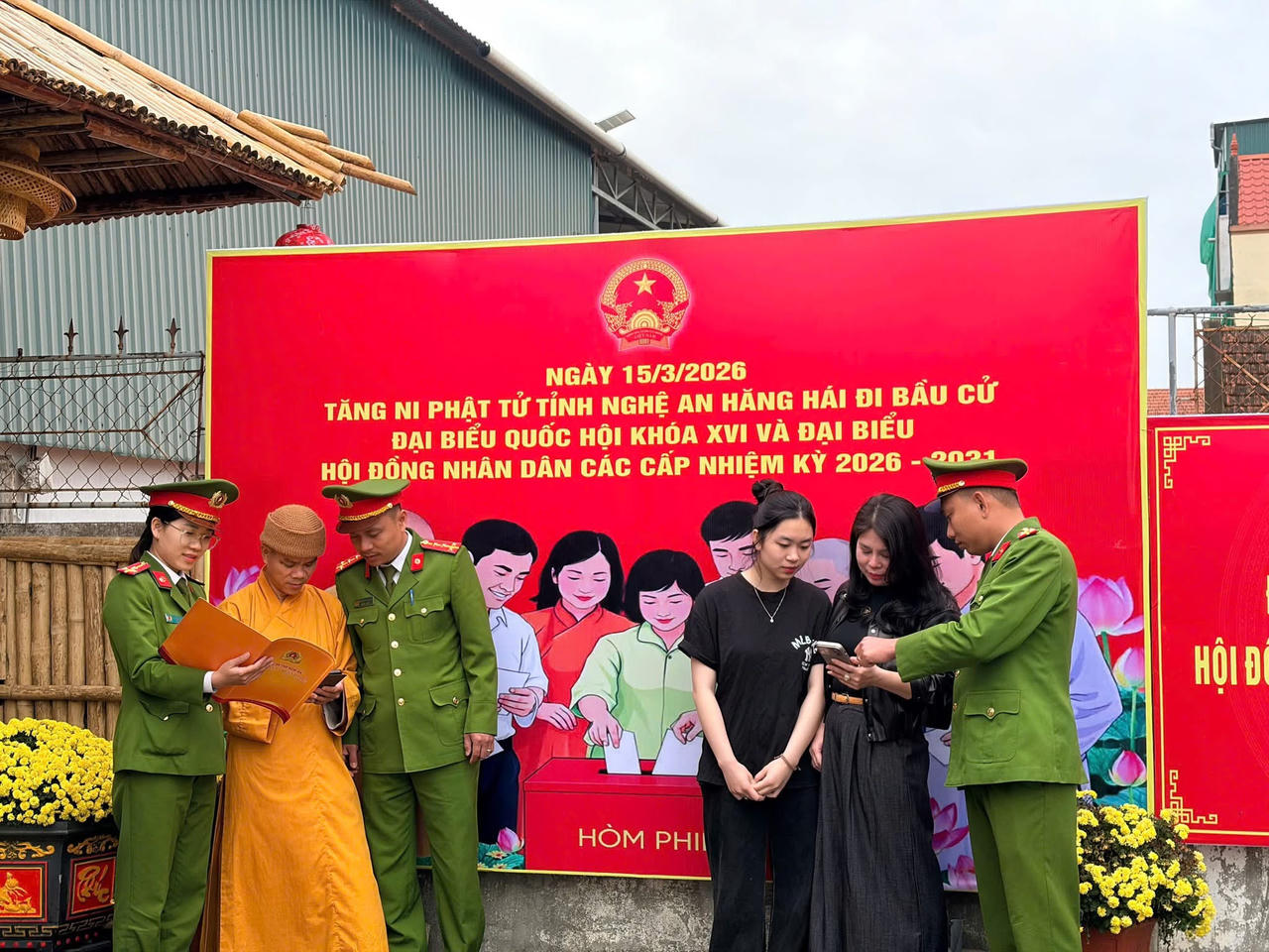 Chư tăng, phật tử tích cực tham gia ngày hội bầu cử