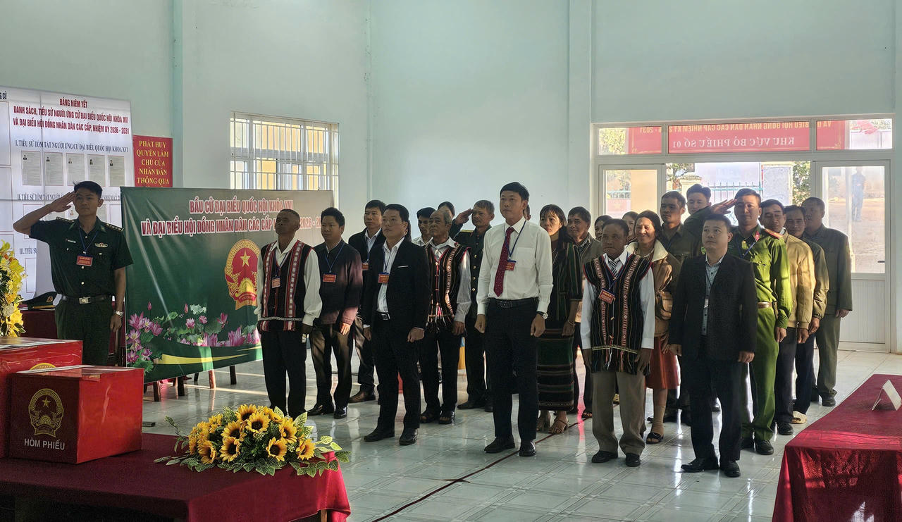 Cử tri Lâm Đồng từ đại ngàn xuống biển xanh hân hoan bỏ phiếu bầu cử