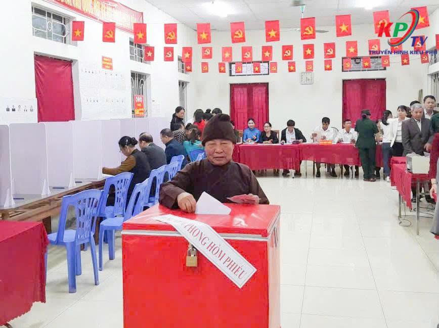 Cử tri xã Kiều Phú, TP Hà Nội tích cực đi bỏ phiếu bầu cử