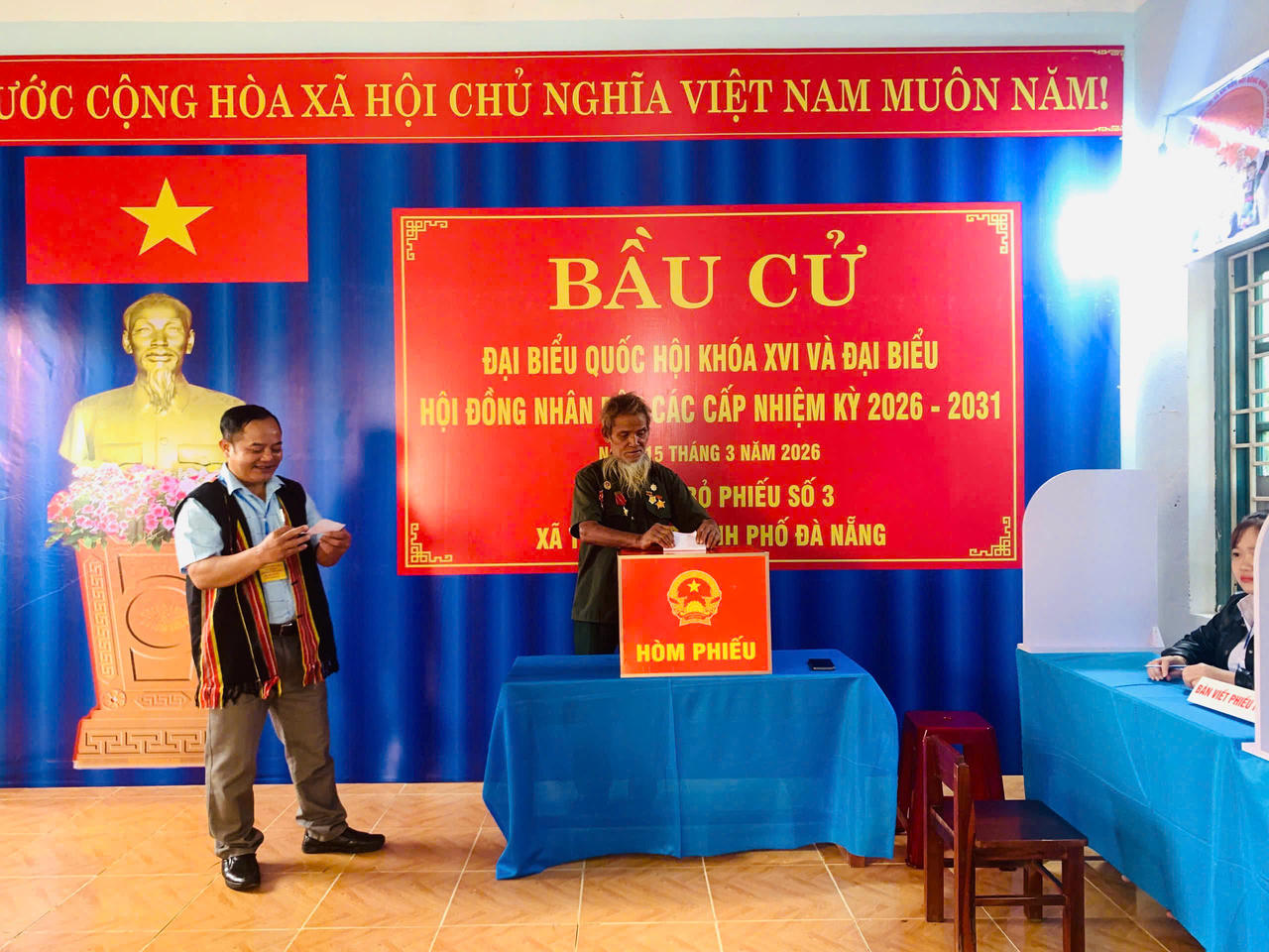 Cử tri miền Trung nô nức đi bầu cử, hòa chung “ngày hội non sông”